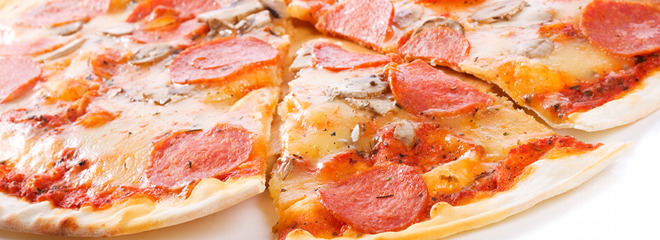 Pizzen mit Tomaten-Sauce
